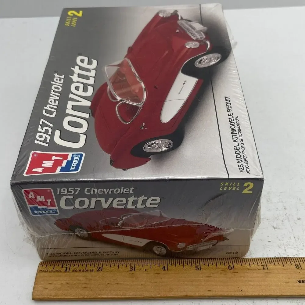 AMT 1957 Chevrolet Corvette Model Car Kit 1/25 Scale #8212 VTG 1996 New Sealed